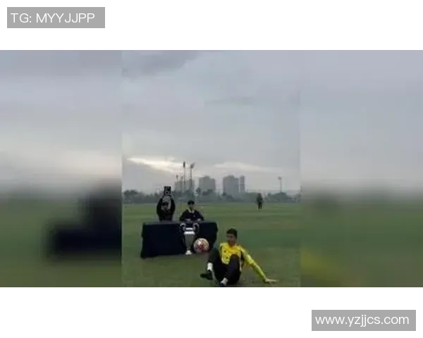 足球明星的女儿闪耀绿茵场背后她的成长故事与梦想追逐